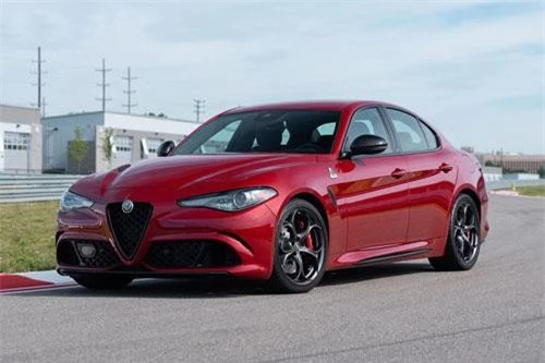 9. Alfa Romeo Giulia 2019 (giá khởi điểm: 38.295 USD).