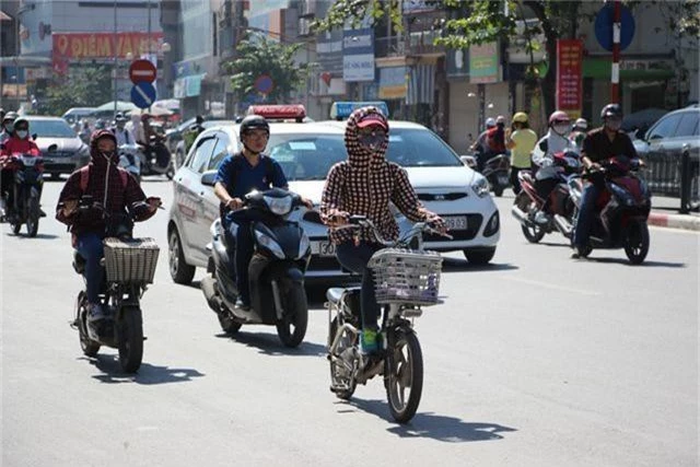 Hà Nội tiếp tục nắng nóng trong ngày nghỉ lễ - 1