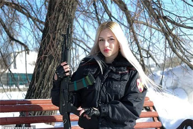 Nhan sắc bà mẹ 1 con được chọn là nữ vệ binh đẹp nhất nước Nga - 1