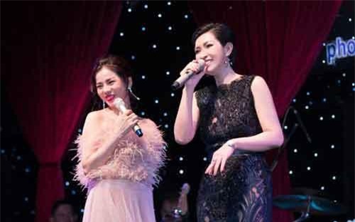 Nguyễn Hồng Nhung nồng nàn cùng Lệ Quyên trên sân khấu