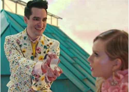 Fan "đoán già đoán non" rằng Taylor Swift đã đính hôn