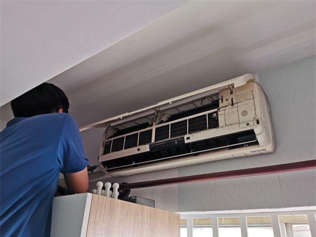 TPHCM: Hốt bạc nhờ lắp máy lạnh xuyên ngày nghỉ lễ