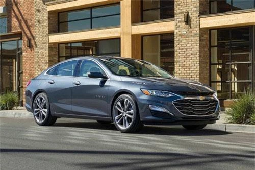 1. Chevrolet Malibu 2019 (giá khởi điểm: 22.090 USD).