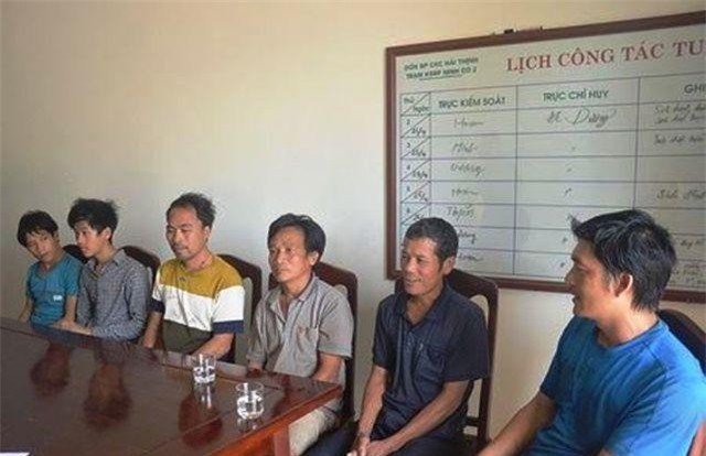 Nam Định: Cứu 6 ngư dân ôm phao cứu sinh lênh đênh trên biển