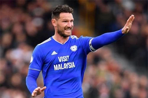 Trung vệ: Sean Morrison (Cardiff City).