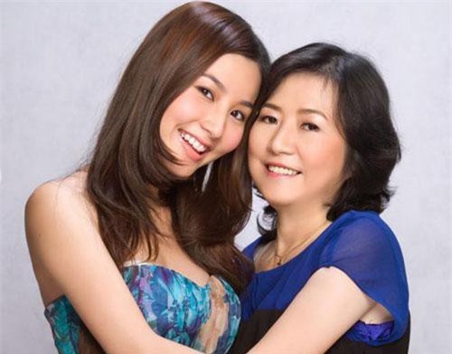 Tâm sự đầy nước mắt của Diễm My dành cho mẹ vừa mất