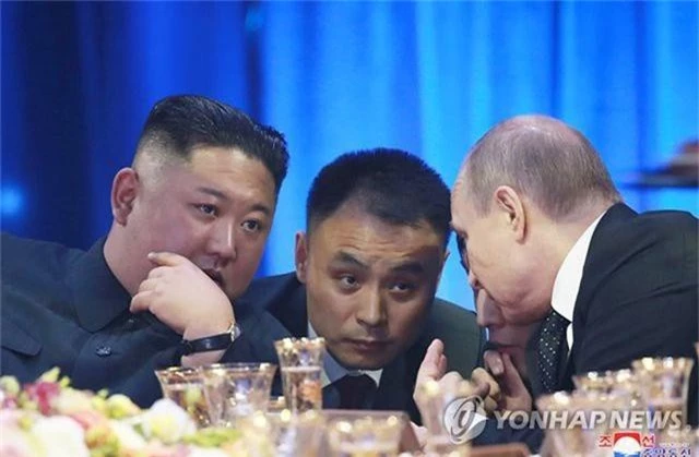 Triều Tiên chiếu phim tài liệu về thượng đỉnh Kim - Putin - 1