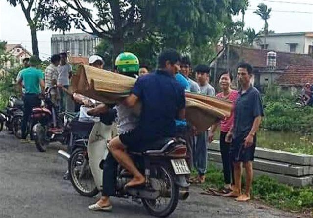 Nam Định: Mới biết đi xe đạp, cháu bé ngã xuống sông tử vong