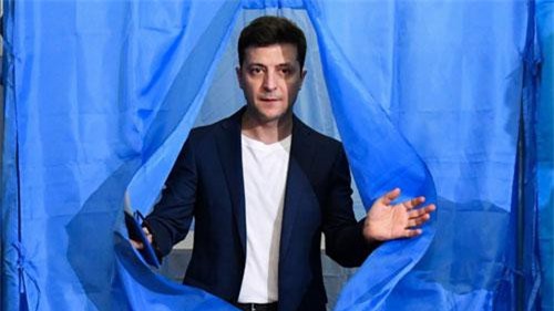 Tổng thống đắc cử Ukraine gây tranh cãi khi dẫn chương trình trên truyền hình Nga