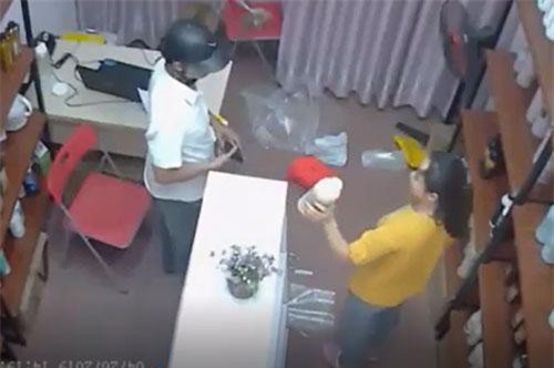 CLIP HOT (30/4): Trộm điện thoại ngay trước mắt gia chủ, bắt được cá lạ chưa tùng có ở Việt Nam