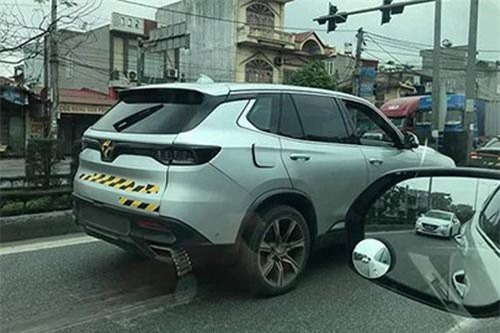 VinFast Lux SA2.0 và Lux A2.0 lần đầu chạy thử nghiệm trên đường phố Việt Nam