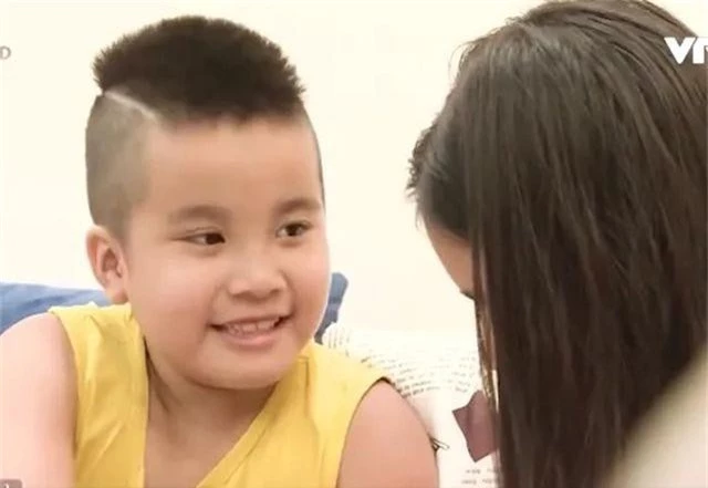 BTV Diễm Quỳnh, cầu thủ Duy Mạnh xúc động chuyện bé tự kỷ bị 10 trường từ chối - 3