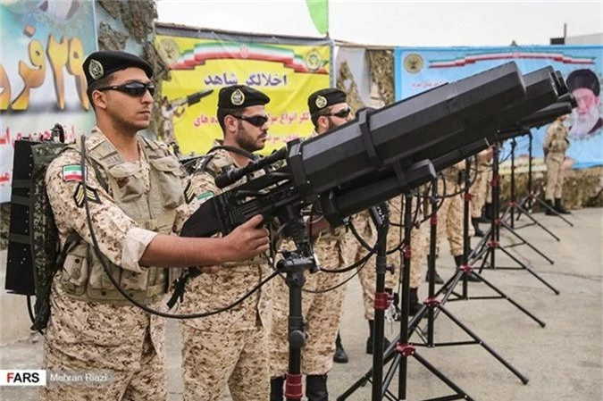 Chóng mặt, nhức mắt với dàn vũ khí tự chế của Iran - Hình 3 Chong mat, nhuc mat voi dan vu khi tu che cua Iran-Hinh-3