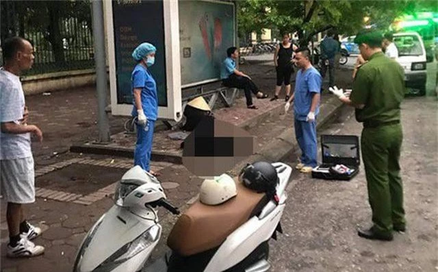 Hà Nội: Phát hiện người đàn ông tử vong tại nhà chờ xe buýt - 1