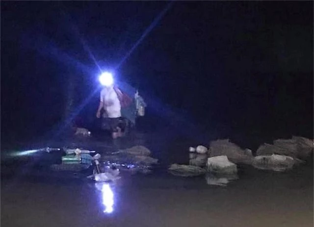 Đã tìm thấy 1 thi thể trong vụ 3 học sinh đuối nước trên sông Hiếu - 3