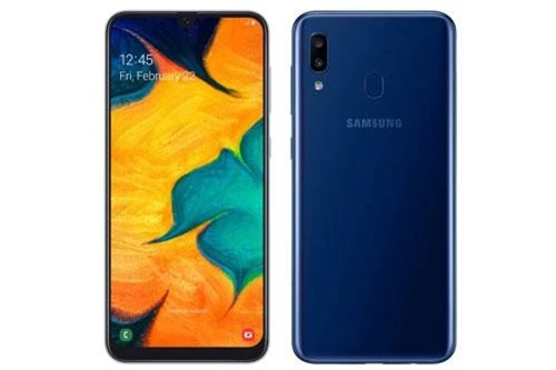 Sức mạnh phần cứng của Samsung Galaxy A20 đến từ chip Exynos 7884 lõi 8 với xung nhịp tối đa 1,6 GHz. RAM 3 GB/ROM 32 GB, có thể mở rộng dung lượng lưu trữ qua khay cắm thẻ microSD với dung lượng tối đa 512 GB. Hệ điều hành Android 9.0 Pie, được tùy biến qua giao diện người dùng Samsung One. 