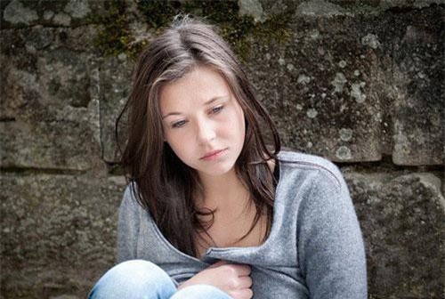 Ngủ nhờ nhà bạn, sáng dậy thấy dấu vết lạ trên cổ, tôi sợ hãi vô cùng nhưng vẫn cố ở lại một đêm nữa để tìm thủ phạm