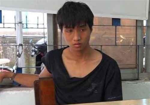 Bắt tại trận thanh niên đập thùng công đức trong chùa trộm tiền