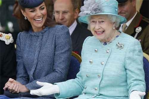 Những quy tắc kì lạ khi sinh con của Hoàng gia Anh