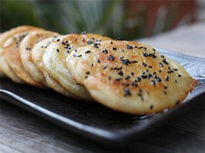 Ngạc nhiên với món bánh khoai lang chiên thơm giòn quá ngon