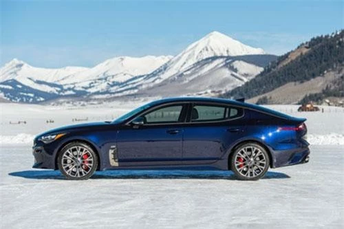 6. Kia Stinger GT 2019.