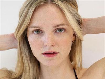 Bạn gái cũ của Leonardo DiCaprio đệ đơn xin phá sản