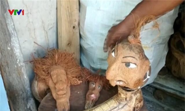 Độc đáo nghệ thuật điêu khắc trên quả dừa khô - Ảnh 3. Độc đáo nghệ thuật điêu khắc trên quả dừa khô - Ảnh 3.