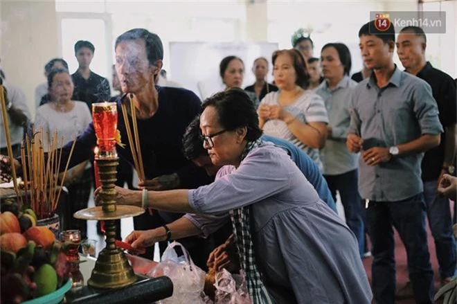 NSƯT Mỹ Uyên, Ốc Thanh Vân và nhiều đồng nghiệp đến viếng đám tang cố nghệ sĩ Lê Bình - Ảnh 10.