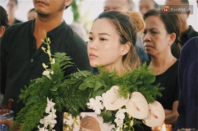 NSƯT Mỹ Uyên, Ốc Thanh Vân và nhiều đồng nghiệp đến viếng đám tang cố nghệ sĩ Lê Bình - Ảnh 4.