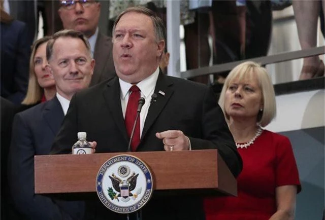 Ngoại trưởng Pompeo: Mỹ có thể can thiệp quân sự vào Venezuela nếu cần thiết - 1