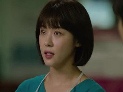 Khinh thường mẹ chồng nghèo khó, tôi bất ngờ khi được bà cho nửa tỷ để mua chung cư và sự thật đau lòng