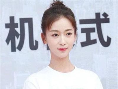 Ngô Cẩn Ngôn đẹp thoát tục nhưng thân hình lại gầy đến mức bé xíu khiến fan lo sốt vó