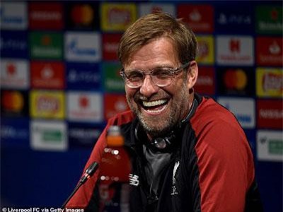 HLV Klopp cười phớ lớ khi nói về Messi