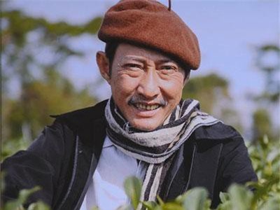 CHUYỆN SHOWBIZ (2/5): Nghệ sĩ Việt khóc nức nở khi đến viếng Lê Bình, Linh Miu 'đốn tim' cánh mày râu