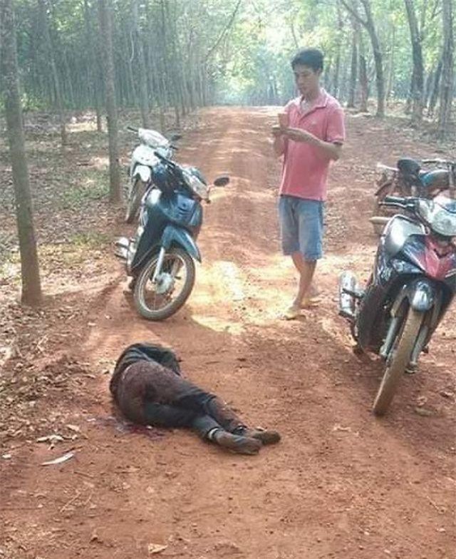 Đồng Nai: Chồng chặn đường đâm gục vợ cũ giữa rừng cao su