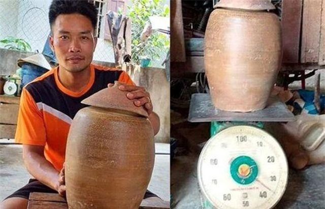 Nghệ An: Phát hiện hũ tiền cổ nặng 36kg trên mảnh đất hương hỏa của gia đình