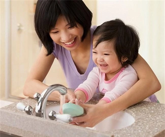 Các mẹ làm tốt 5 điều sau sẽ giúp con cái giảm nguy cơ bị tái phát viêm amidan - Ảnh 2.