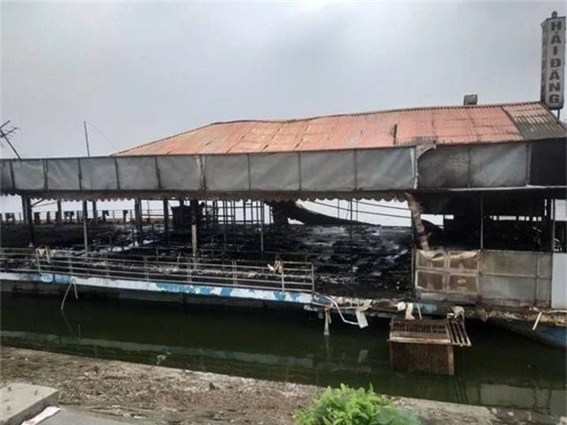 Hà Nội: Nhà thuyền nổi Hồ Tây bốc cháy ngùn ngụt - 3