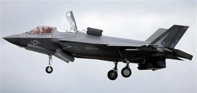 “Tia chớp” F-35 nhào lộn 12 động tác mãn nhãn trên bầu trời Mỹ - 1