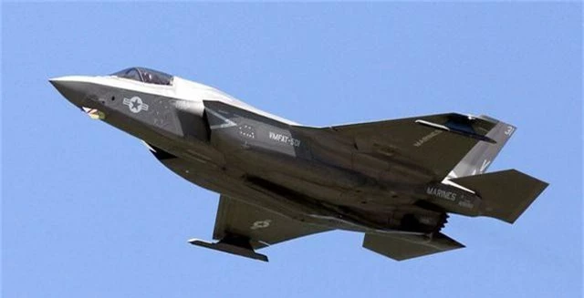 “Tia chớp” F-35 nhào lộn 12 động tác mãn nhãn trên bầu trời Mỹ - 6