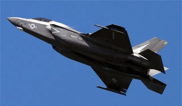 “Tia chớp” F-35 nhào lộn 12 động tác mãn nhãn trên bầu trời Mỹ - 7