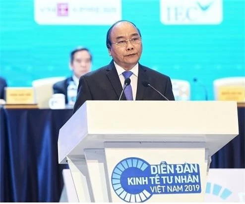 Thủ tướng Nguyễn Xuân Phúc phát biểu tại Phiên toàn thể Diễn đàn Kinh tế tư nhân Việt Nam 2019.