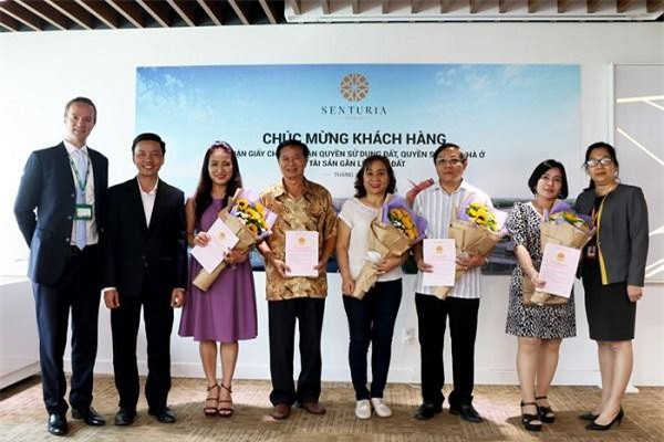 85 cư dân đầu tiên của Senturia Vườn Lài nhận bàn giao sổ hồng