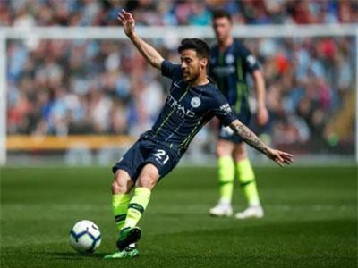 David Silva theo bước Andres Iniesta?