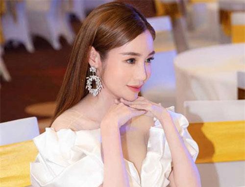 Elly Trần, Midu, Huyền Baby... trẻ trung gợi cảm như "gái mới lớn" ở tuổi 30