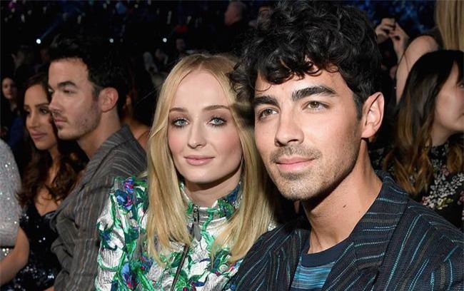 "Trò chơi vương quyền" đi đến hồi kết, diễn viên bất ngờ kết hôn