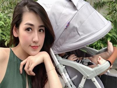 Á hậu Tú Anh sang chảnh đưa con trai đi dạo, nhưng nói câu này về chồng thì ai cũng bất ngờ