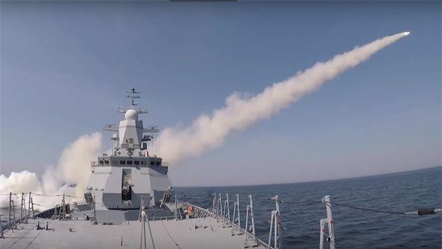 Tàu chiến Nga phóng tên lửa uy lực trên biển