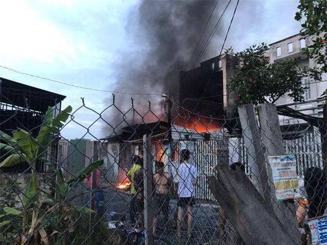 TPHCM: Cháy lớn trong khu dân cư, nhiều người may mắn thoát nạn