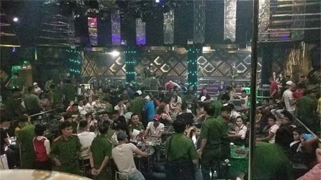 Đột kích quán bar tại Đà Nẵng: 80 người dương tính ma tuý - 1